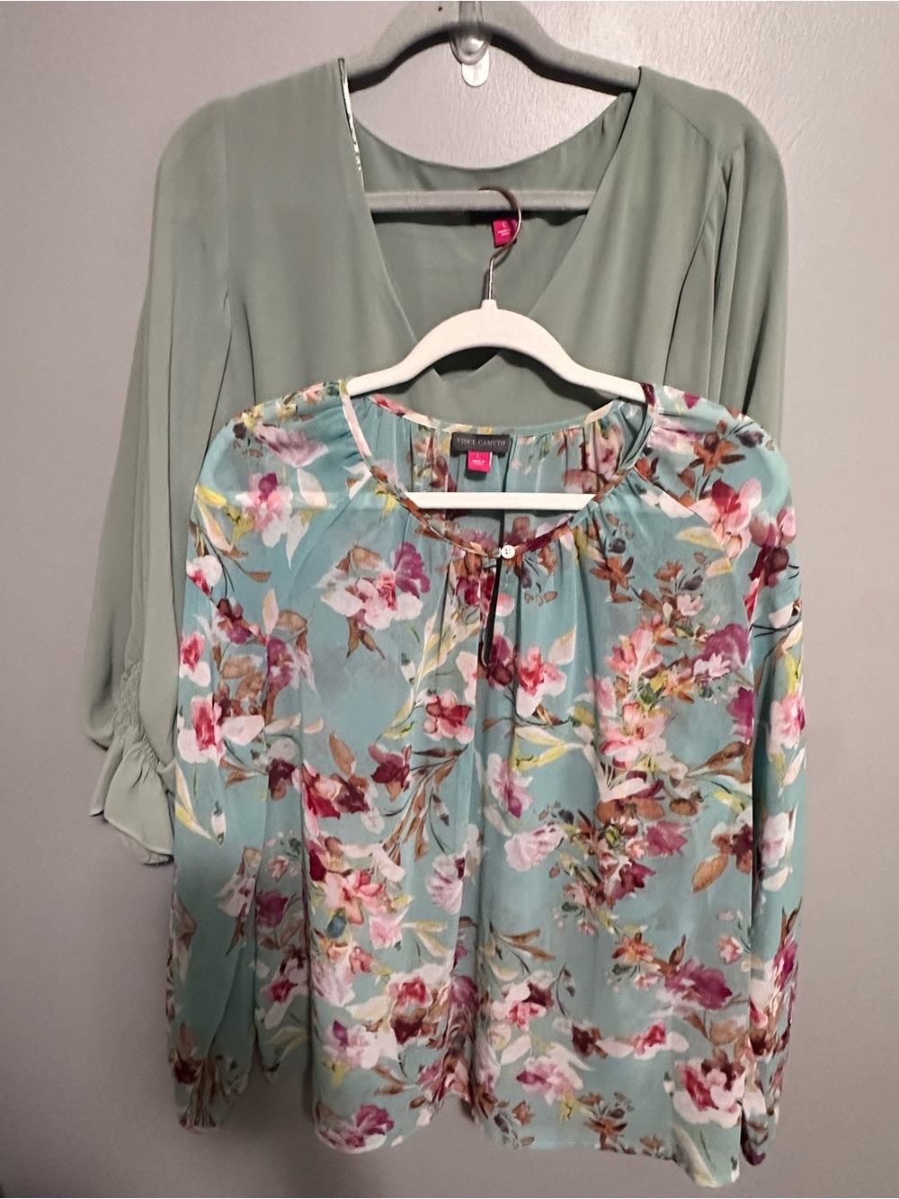 Vince Camuto Women’s Large Blouse Lot of 2 Floral Sage Green Long Sleeve